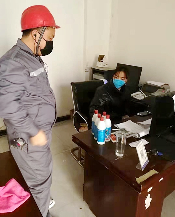 經(jīng)多方聯(lián)系終于找到貨源，購(gòu)買84消毒液